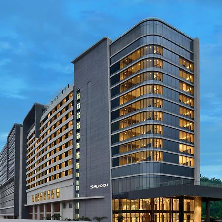 Le Meridien Hyderabad Exterior foto The hotel in 2016