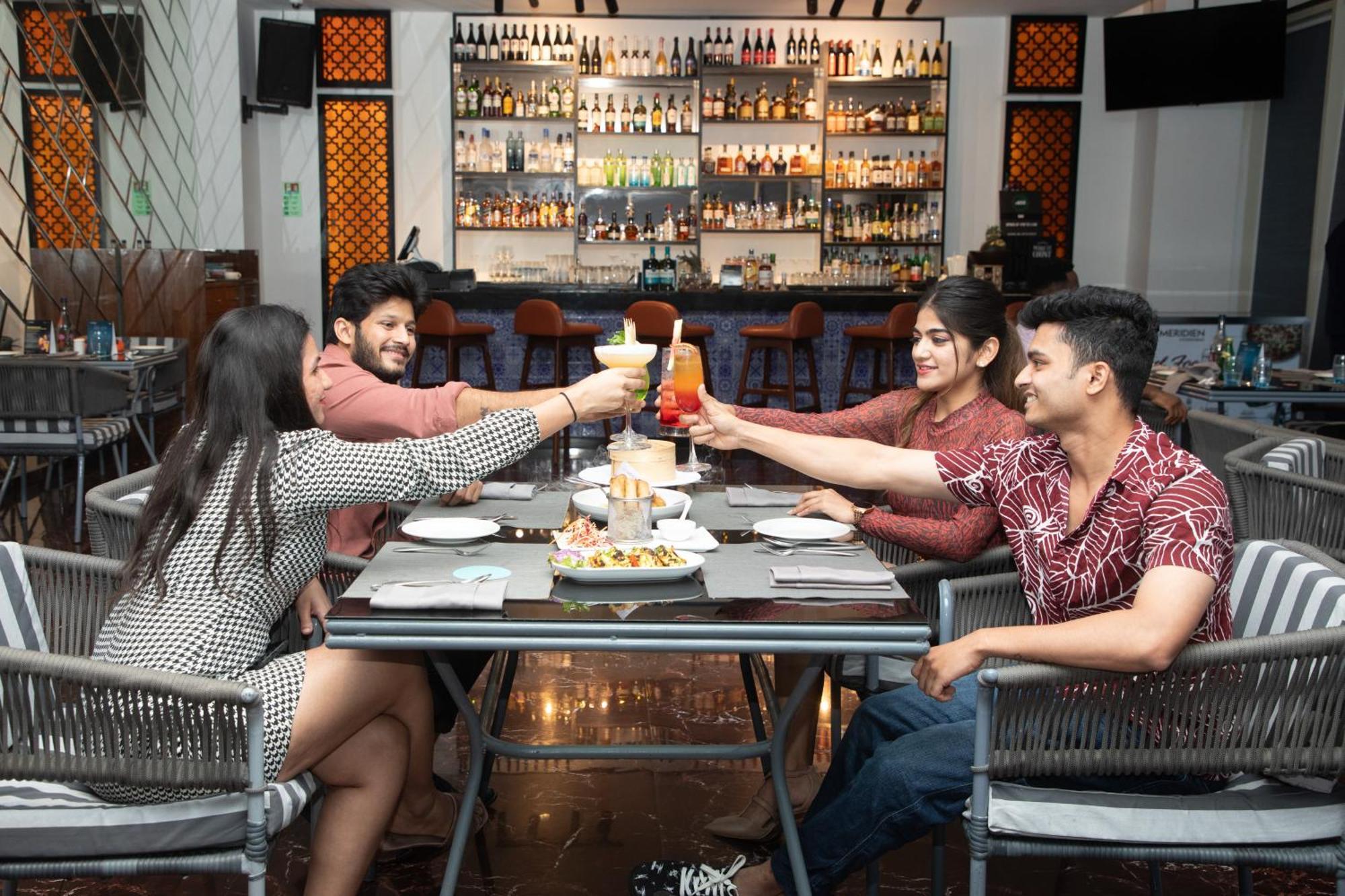 Le Meridien Hyderabad Exterior foto The Bar